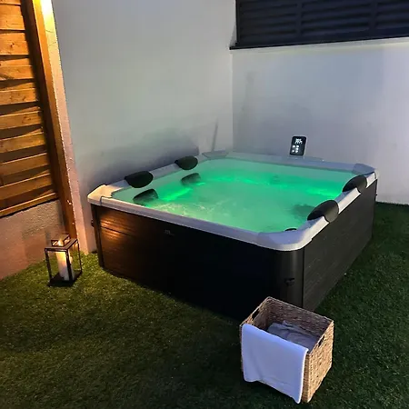 Lelo Sunset Spa, Romantic Garden With Private Jacuzzi
