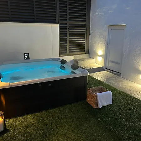 Lelo Sunset Spa, Romantic Garden With Private Jacuzzi