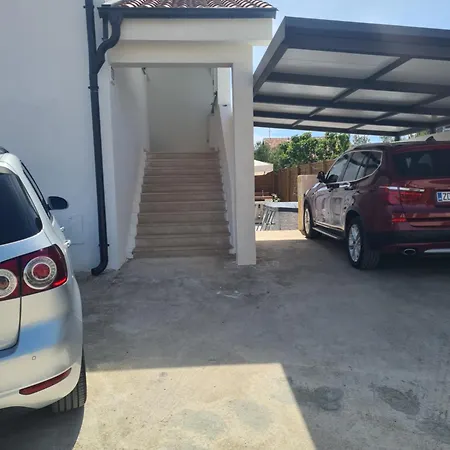 Lelo With Jacuzzi And Free Parking *