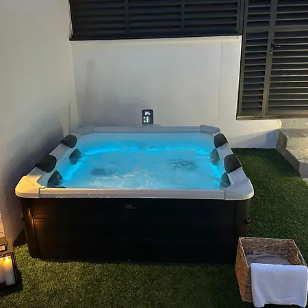 Lelo Sunset Spa, Romantic Garden With Private Jacuzzi アパート *